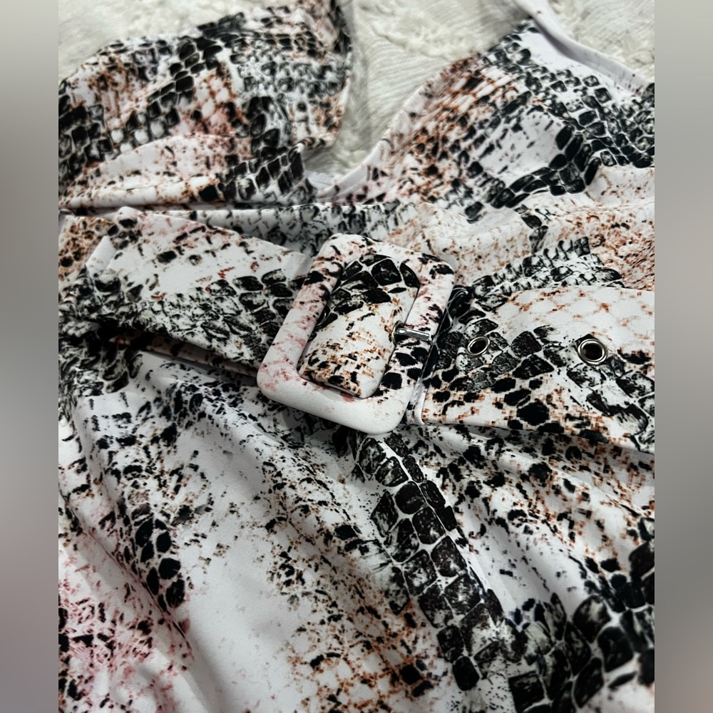 Shein one piece - Picture 2 of 6